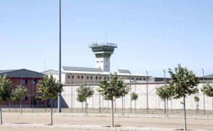 Un interno protesta por la atenci&oacute;n m&eacute;dica y propina varios pu&ntilde;etazos en la cara a un funcionario de Due&ntilde;as