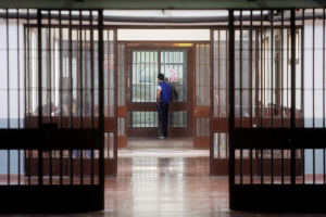 Un interno agrede a un funcionario de La Torrecica